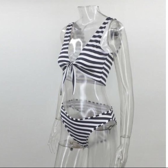NEW! Striped Knotted Bikini - Picture 5 of 7